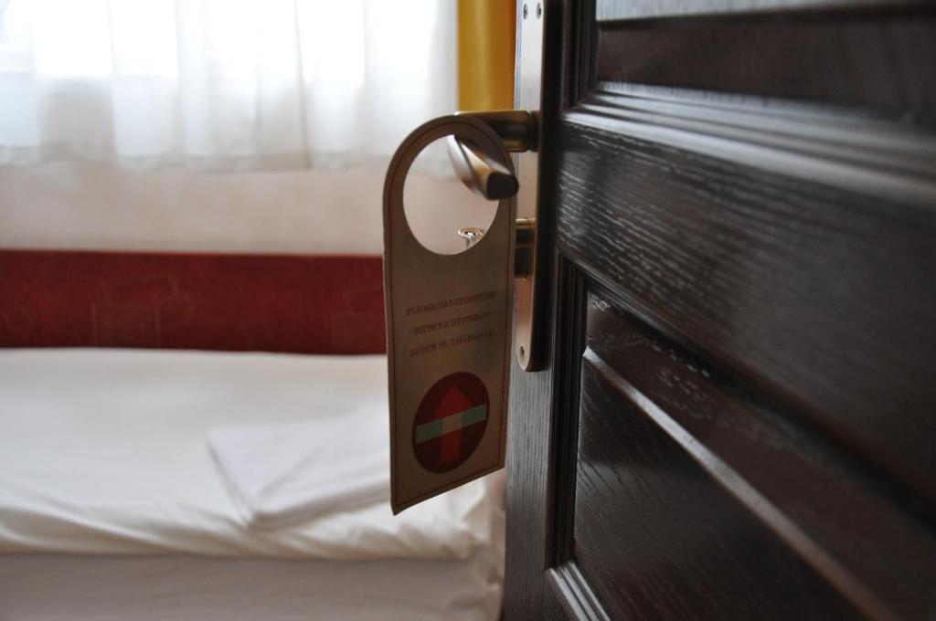Harmony Panzio Bed and Breakfast Hajdúszoboszló Δωμάτιο φωτογραφία